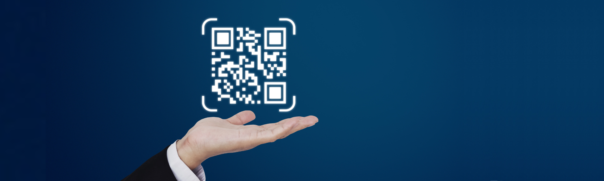 How are QR codes used in omnichannel marketing?