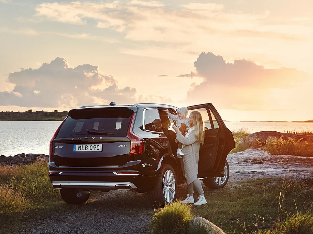 Huesser und Palkoska Volvo am Wasser