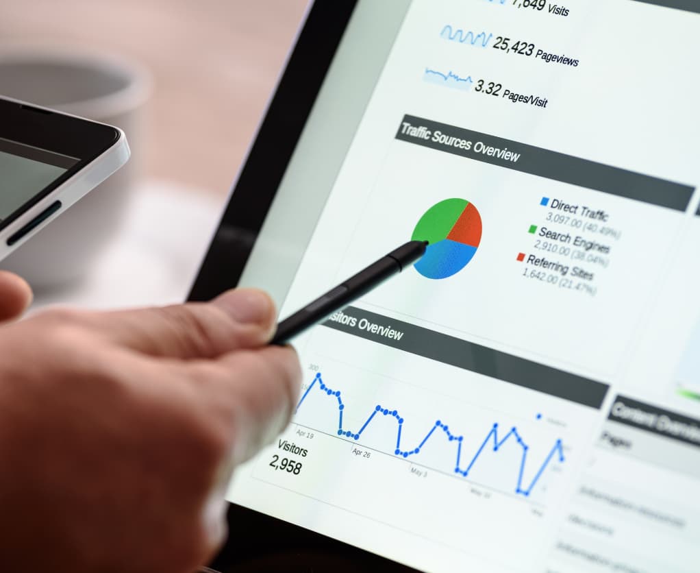 Statistiken auf Computer-Bildschirm analysieren