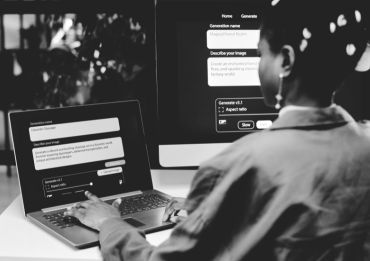 Frau lässt Bilder von KI generieren